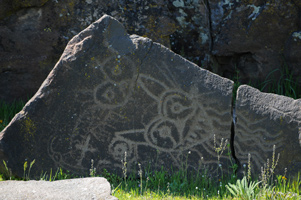 Petroglyphs at Horsethief Lake